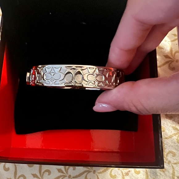 Coach silver bangle with clip closure - Picture 3 of 6